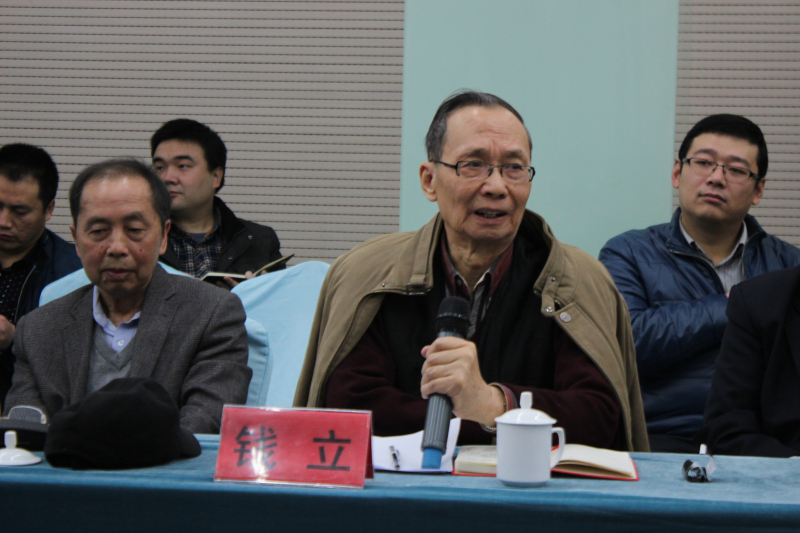 钱立教授，男，1936年出生，江苏无锡人，教授。1958年7月，清华大学铸造专业毕业。1958年7月—1958年10月，留清华大学参与国庆献礼科研工作。

1958年10月—1996年12月，河北工学院（今河北工业大学）助教、讲师、副教授、教授。
1997年1月—2000年12月，退休后被返聘。

　　在校期间，曾任热加工教研组副组长，铸造教研室主任，学校教学督导委员会副主任，学校工会教学与科研工作委员会主任。社会兼职有国家级科技成果评审专家，国家教委工程教学专家，河北省专家咨询团成员，全国铸造学会理事，全国可锻铸铁科技情报网网务委员，河北省铸造学会副理事长、理事长，《铸造》杂志编委等。2001年1月至今，一直关注铸造业界发展，现为中国铸造协会顾问，河北省铸造学会副理事长，河北省铸造协会顾问等。
