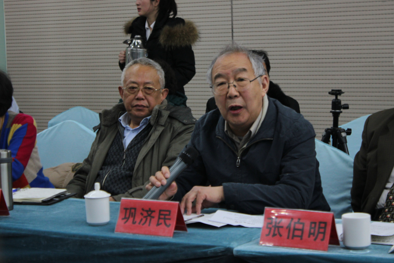 巩济民，高工；1962  年武汉工学院机械系铸造专业毕业后分配至第一拖拉机厂；1962-2003  第一拖拉机厂（现中国一拖集团有限公司）工作。先后在冶金处、铸焊实验室、球铁分厂；集团总部担任技术员、工程师、高级工程师、担任工艺员、熔炼车间主任、技术科长、技术副厂长、研究所所长、公司副总工程师等职务直至退休。长期在生产第一线从事铸铁生产及技术改造工作，有丰富的实践特别是对铸造设备生产，使用情况及生产线的合理配置等有较深的了解。主要成果：“转包球化研制及应用”课题获得机械部科技进步二等奖；主持大型铸铁厂建设；初步及施工设计；建设；造型线新进（德国KW公司砂箱尺寸1500×1200×550/450）；调试生产；主持柴油机气缸体泥芯生产线建议；初步及施工设计，建设；冷芯盒设备新进（德国lampa公司130l）调试投广。