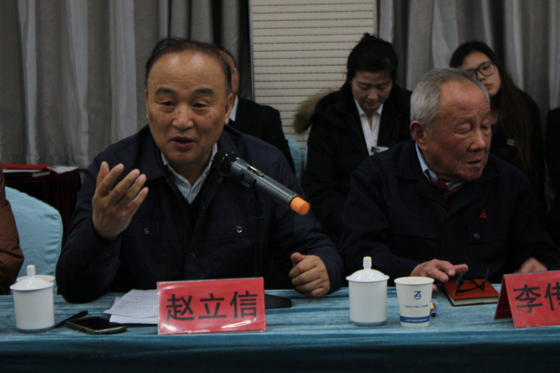 赵立信，教授级高工；先后任铸造现场工程师、技术副厂长、厂长，一汽集团公司副总工程师等；除在一汽工作实践一辈子外，一直与国内、外铸造业和汽车业的企业、科研机构、行业组织保持广泛联系，积极参与铸造行业、机械行业、汽车行业以及IT行业等的国内、国际学术活动，并关注、分析和研究国内、外铸造业及汽车业总体发展态势与趋势。